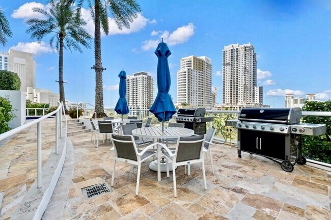 Building Photo - 333 Las Olas Way