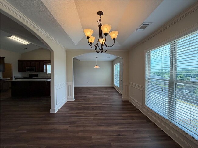 Building Photo - 2125 Savannah Dr