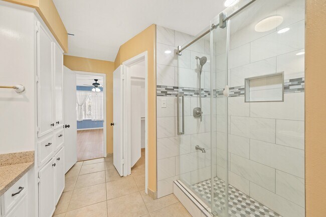 Building Photo - 18107 Shadow Valley Dr