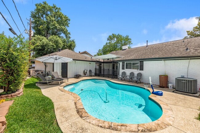 Building Photo - 4411 Deer Lodge Dr