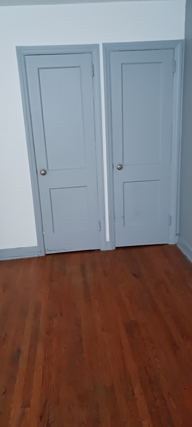 Double Closets - 6309 Gardenia St