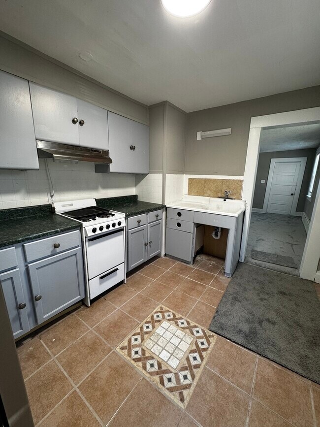 Building Photo - 1488 E Thacker St