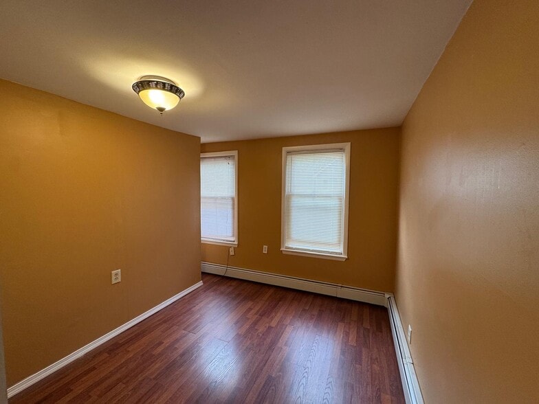 Building Photo - 14 Court St