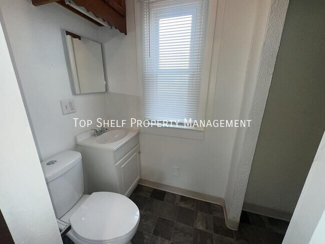 Building Photo - 621 Oak Park Ave