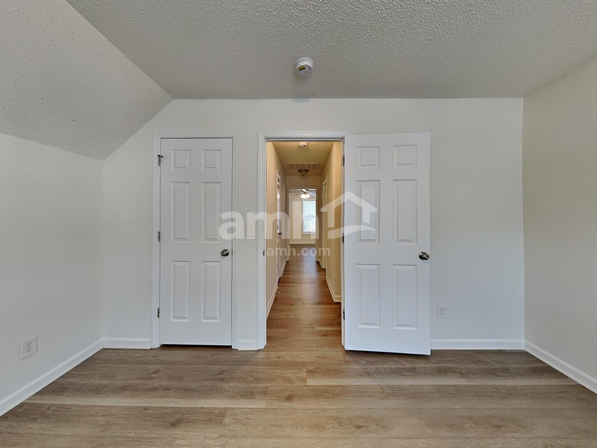 Building Photo - 5765 Regent Village Dr