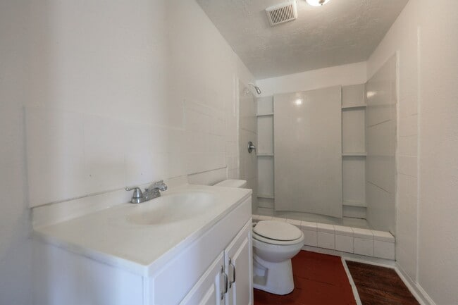 Building Photo - 2312 Carolina Ave