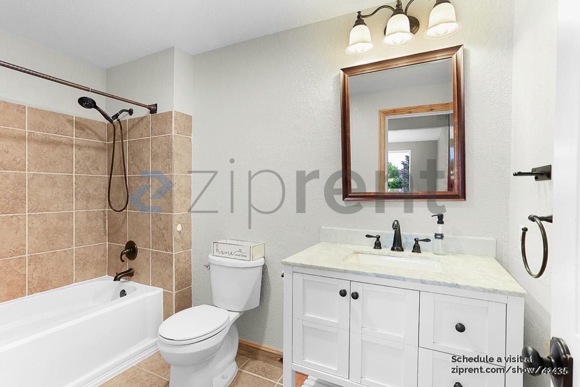 Building Photo - 406 9th St