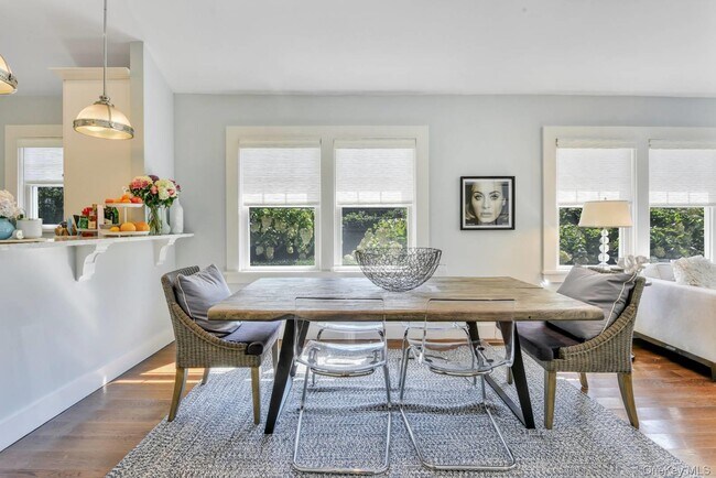 Building Photo - 10 Henry St