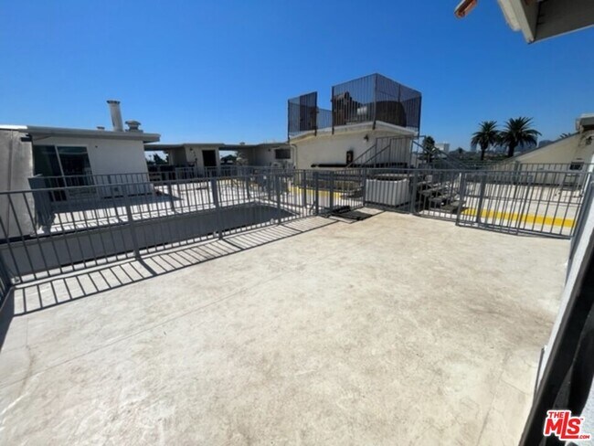 Building Photo - 221 S Gale Dr