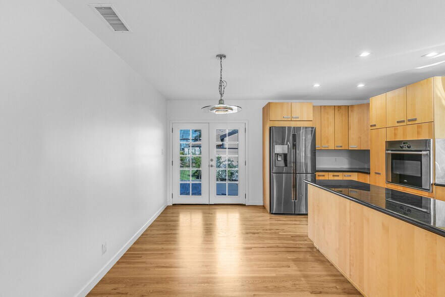 Building Photo - 3620 Tuller Ave