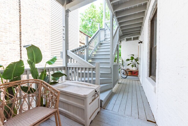 Building Photo - 1336 W Bryn Mawr Ave