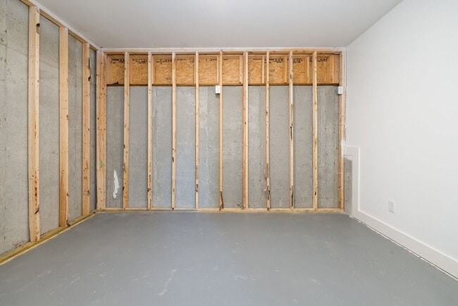 Building Photo - Now available in the highly desirable Lockwood Glen community in Franklin