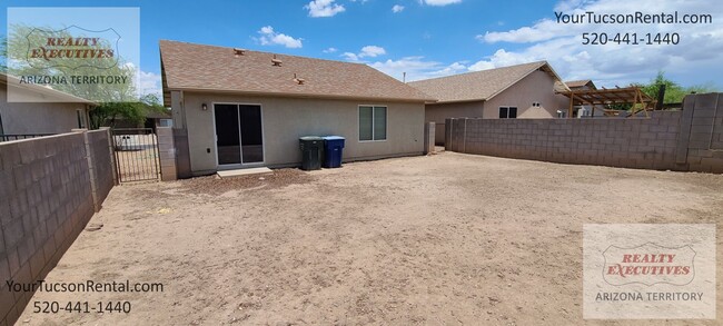 Building Photo - Valencia Rd & Headley Rd 3/2 - All tile fl...