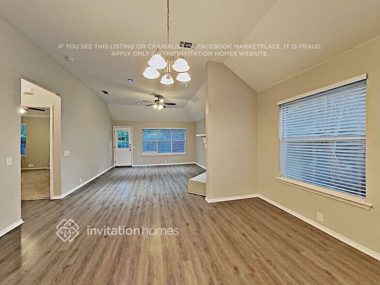 Building Photo - 119 Julian Dr