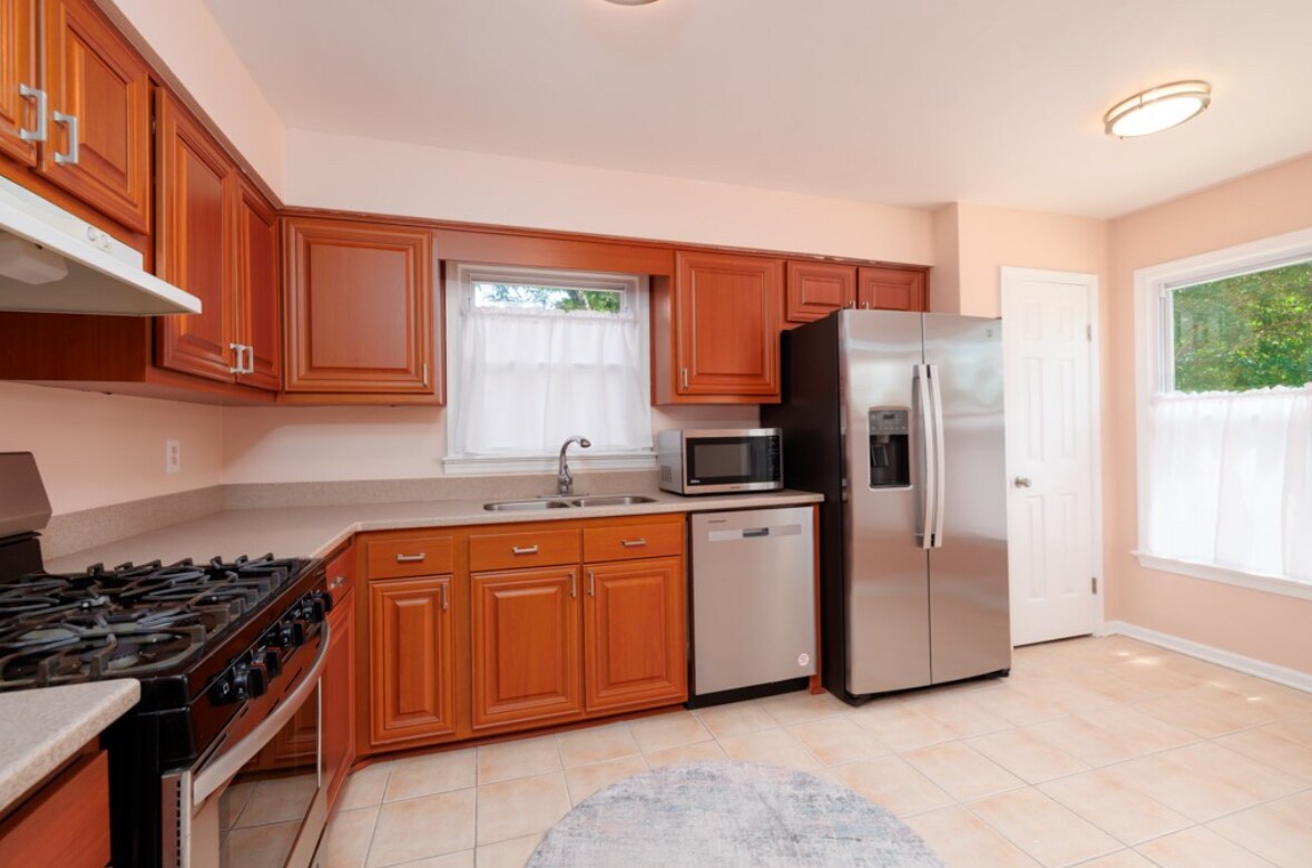 Building Photo - 1705 Maryus Ct