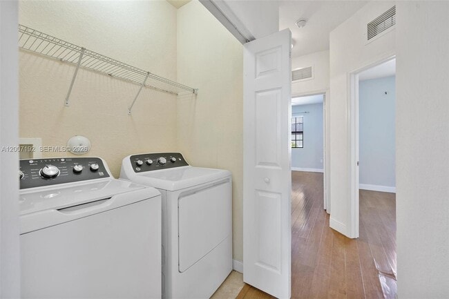 Building Photo - 3728 NE 3rd Ct