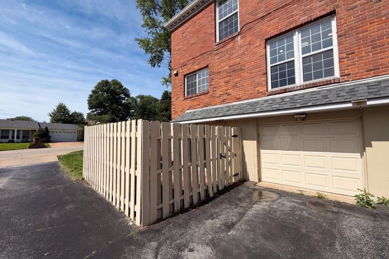 Building Photo - 13451 Land O Woods Dr
