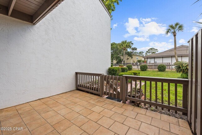 Building Photo - 6901 N Lagoon Dr