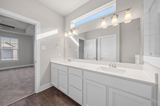 Building Photo - 217 Pinnacle Ln