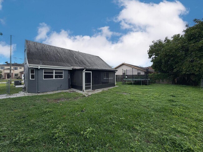 Building Photo - 6048 Garrett St