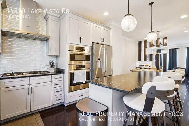 Building Photo - 14520 Lake Vista Dr