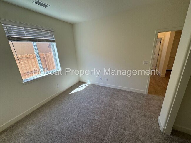 Building Photo - 837 Bravestone Ave