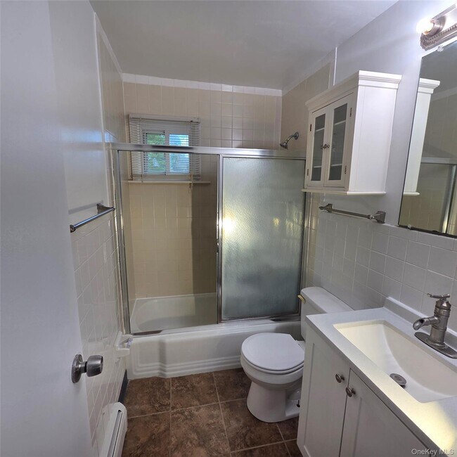 Building Photo - 3 Fishkill Glen Dr
