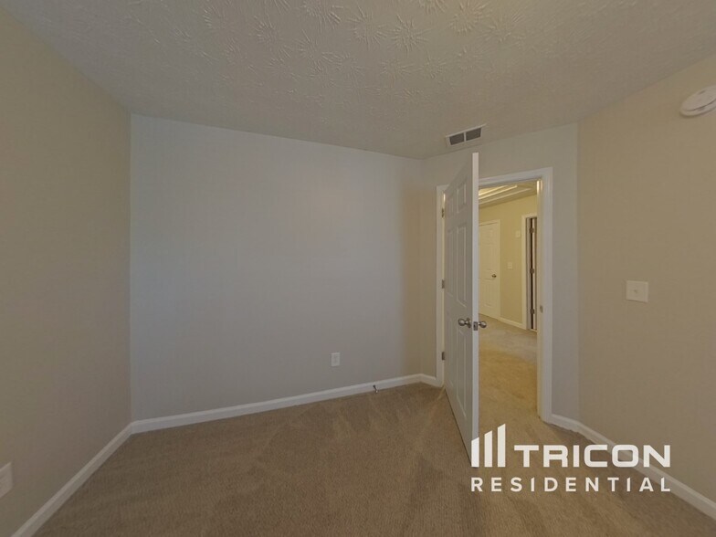 Building Photo - 750 Mountain Laurel Dr