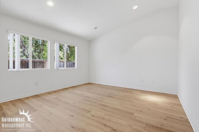 Building Photo - Charming 3Bdm 2Ba Home with Modern Updates and Private Outdoor Space in Gated Commnity!
