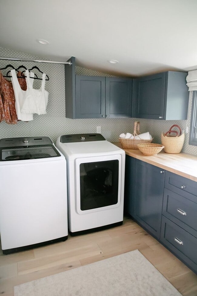 Building Photo - Beautiful Carmel Valley Home 3bed/3bath Re...