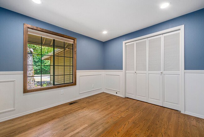 Building Photo - Spacious home in Lakemont Neighborhood!