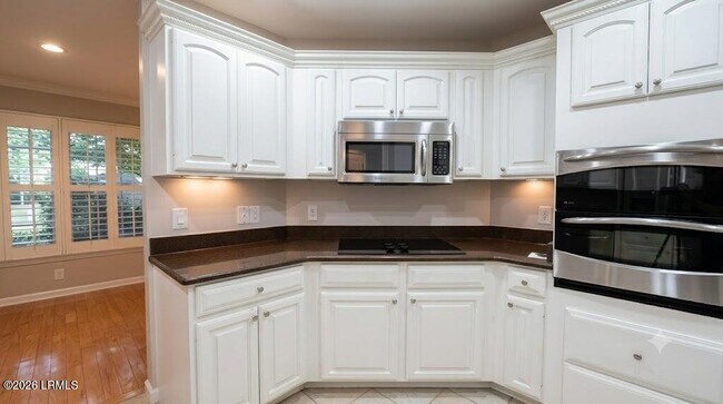 Building Photo - 1305 Rowland Dr
