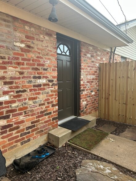 Private door to the studio - 2812 Anita Ln
