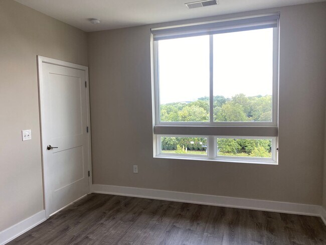 Building Photo - Gorgeous 2 Bedroom Condo in Oxon Hill!