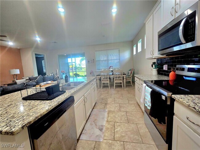 Building Photo - 3401 Acapulco Cir