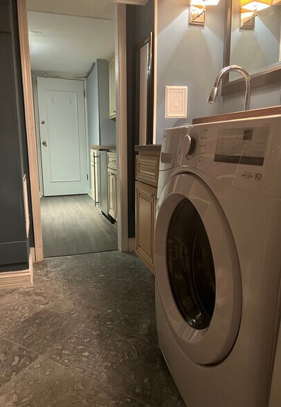 Building Photo - 9121 Niles Center Rd