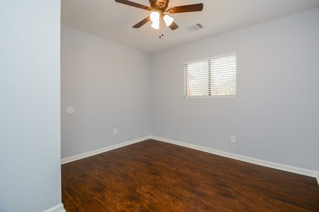 Building Photo - 51 Harbour Row Dr