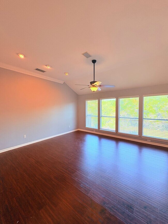 Building Photo - Elegant Two-Story Home in Lakeway