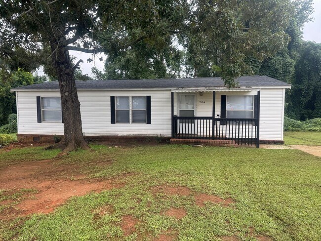 Primary Photo - 204 Moss Creek Ln