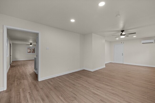 Building Photo - 2410 Bruno Ave