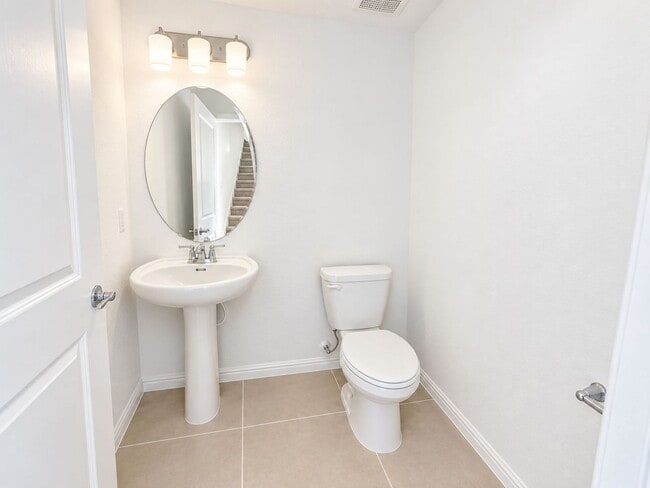 Building Photo - 4540 Orchard View Aly