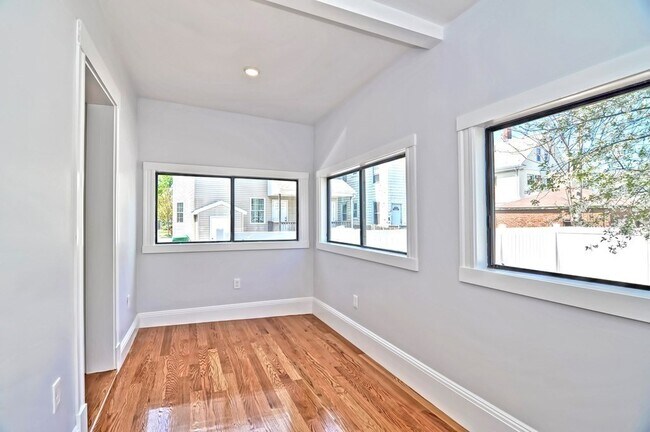 Building Photo - 12 Emerald St