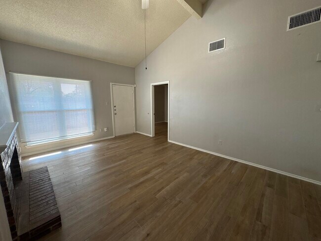 Building Photo - 3421 Hyden Ave