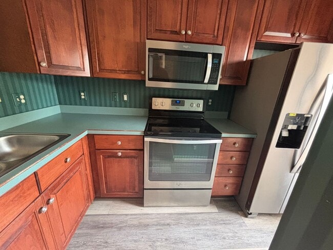 Building Photo - Charming 2 Bedroom Condo Located in York C...