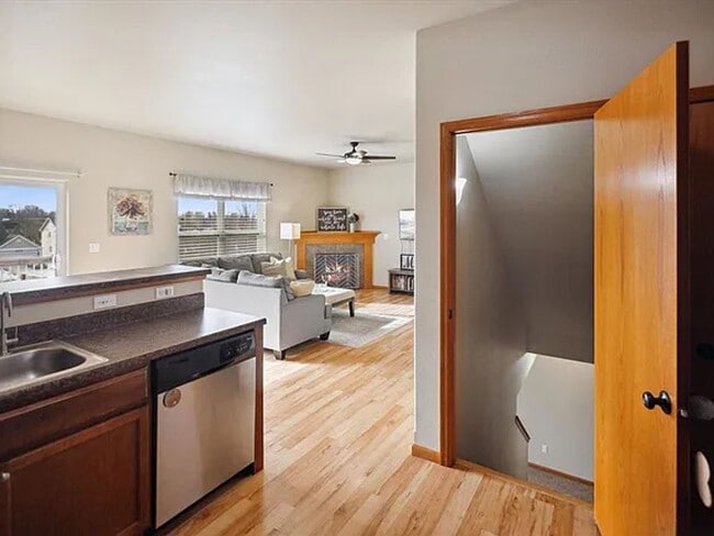 Building Photo - Coralville 4 Bedroom 4 Bath 3 Level Town H...