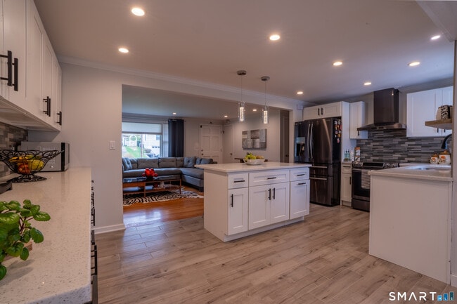 Building Photo - 9 Cobblers Ln