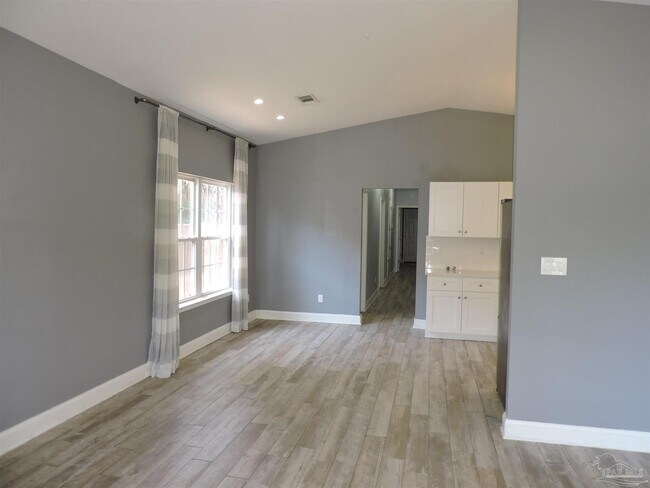 Building Photo - 1307 N 6th Ave