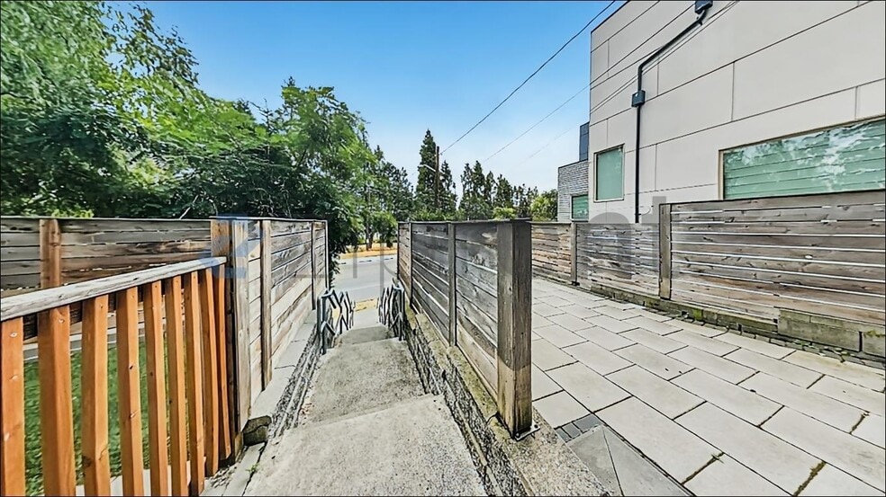 Building Photo - Unit