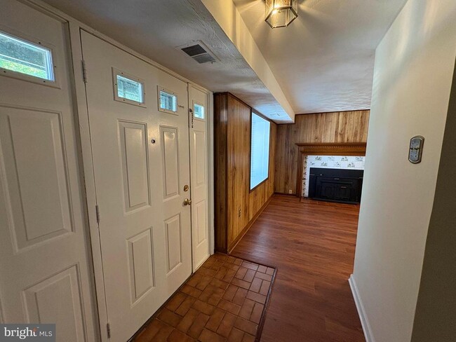 Building Photo - 4513 Squiredale Square