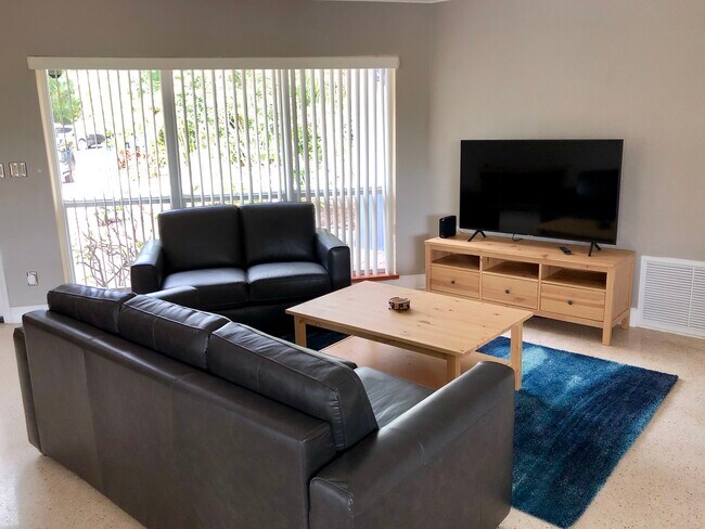 Building Photo - 2164 NE 27th Dr